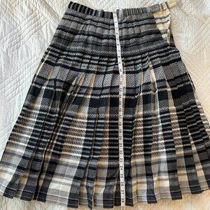 Vintage Highland Queen 100% wool black and white pleated midi skirt / kilt size